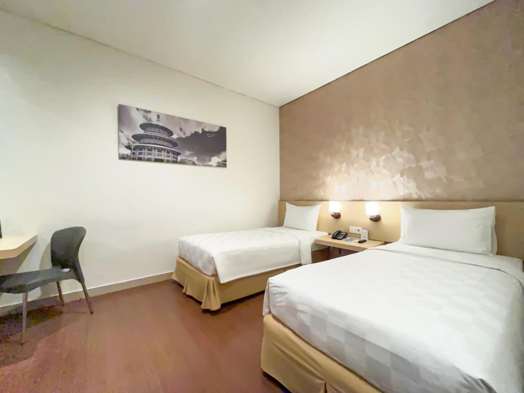Hotel 88 Embong Malang Tunjungan Surabaya By Wh - Breakfast With The Best View On The Highest Floor And Strategic Location In The City Center Exterior photo