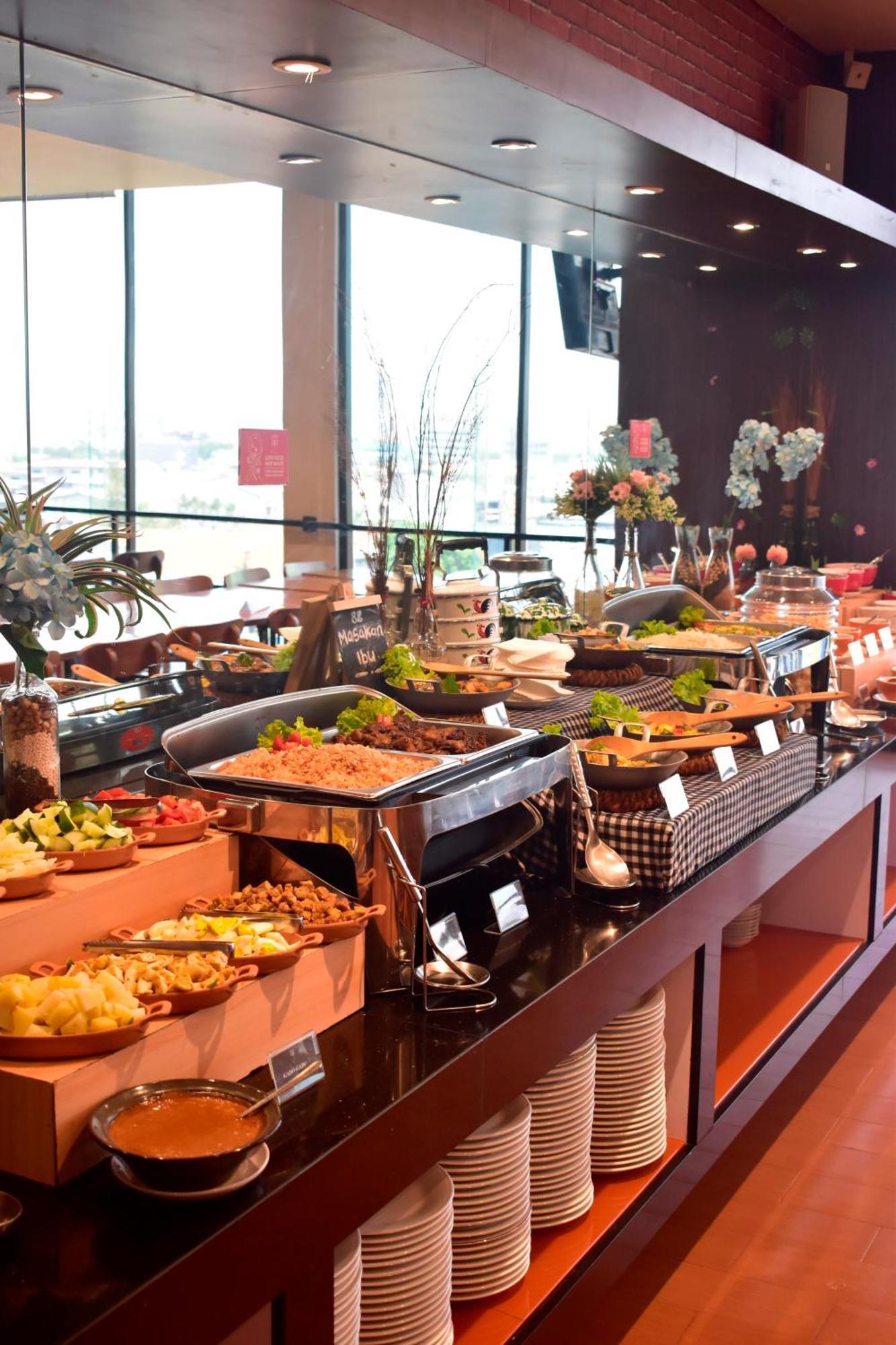 Hotel 88 Embong Malang Tunjungan Surabaya By Wh - Breakfast With The Best View On The Highest Floor And Strategic Location In The City Center Exterior photo