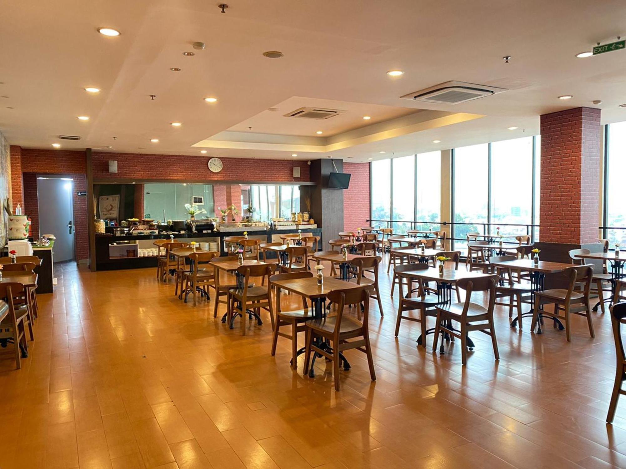 Hotel 88 Embong Malang Tunjungan Surabaya By Wh - Breakfast With The Best View On The Highest Floor And Strategic Location In The City Center Exterior photo