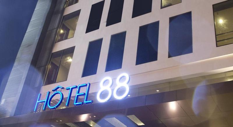Hotel 88 Embong Malang Tunjungan Surabaya By Wh - Breakfast With The Best View On The Highest Floor And Strategic Location In The City Center Exterior photo