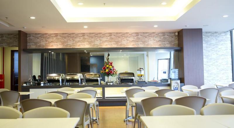 Hotel 88 Embong Malang Tunjungan Surabaya By Wh - Breakfast With The Best View On The Highest Floor And Strategic Location In The City Center Exterior photo