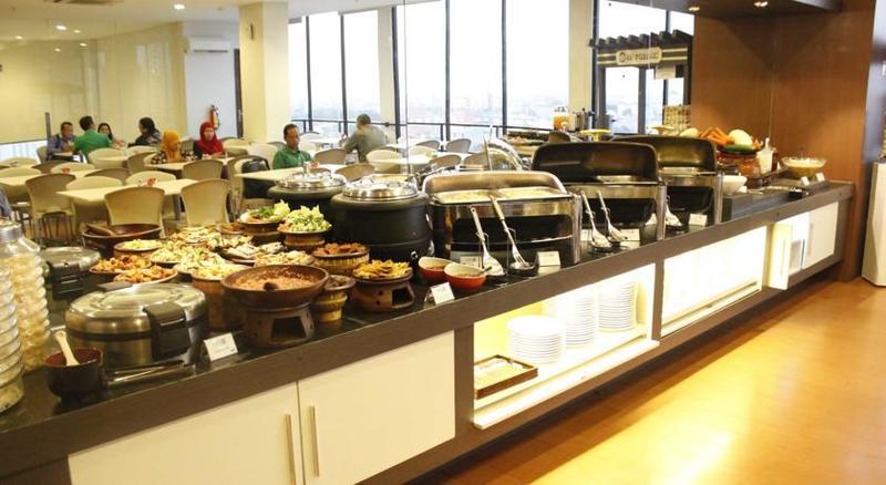 Hotel 88 Embong Malang Tunjungan Surabaya By Wh - Breakfast With The Best View On The Highest Floor And Strategic Location In The City Center Exterior photo