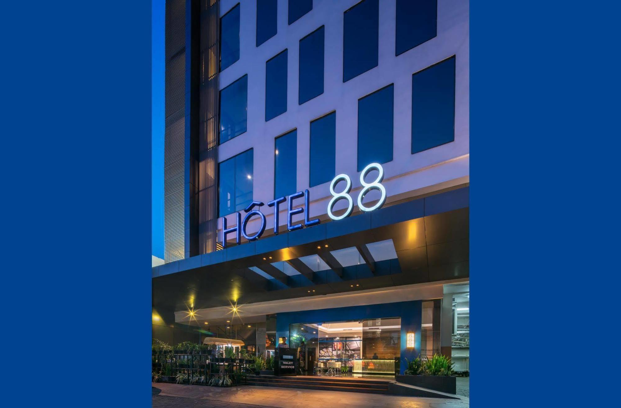 Hotel 88 Embong Malang Tunjungan Surabaya By Wh - Breakfast With The Best View On The Highest Floor And Strategic Location In The City Center Exterior photo