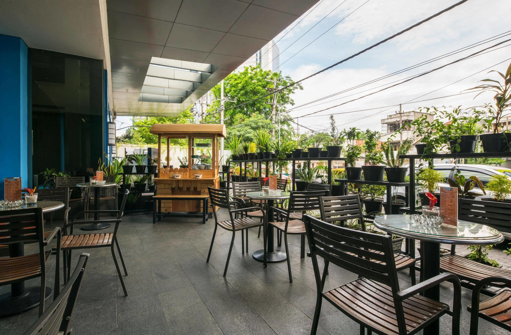 Hotel 88 Embong Malang Tunjungan Surabaya By Wh - Breakfast With The Best View On The Highest Floor And Strategic Location In The City Center Exterior photo